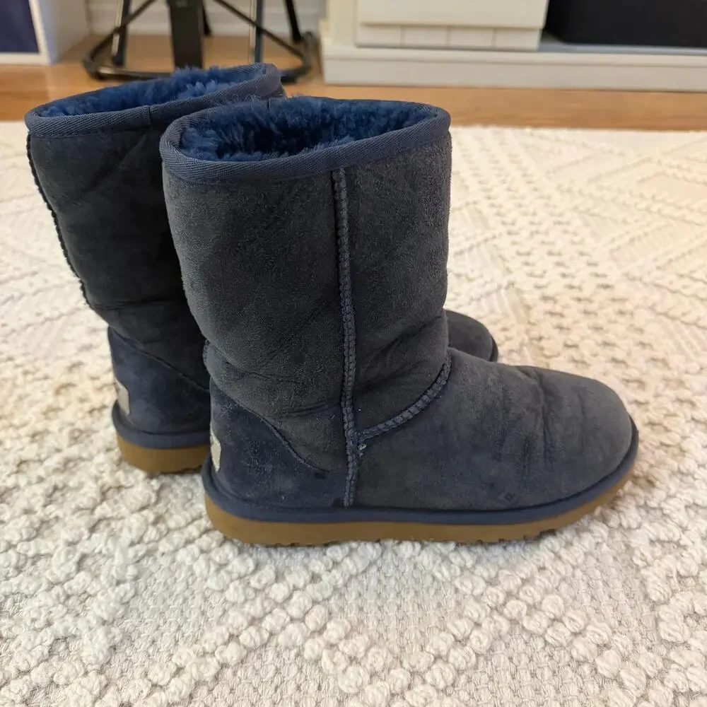 UGG Classic Short Uggs Blue Size 6